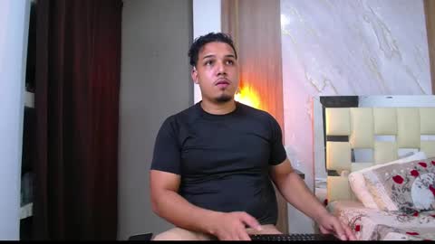 Snapshot of taylor_collins_2 chatting on October 10, 12:49 am taylor_collins_2 online show from October 10, 12:49 am