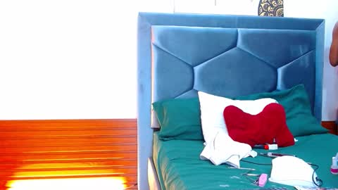 Tayra...  online show from October 20, 6:07 am