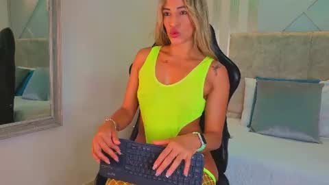 tayra online show from July 28, 8:52 pm