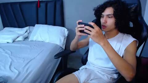 Tayron online show from February 3, 9:08 pm