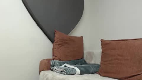 ALICIA--- online show from October 20, 5:01 am