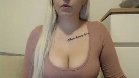 Teeyara  online show from November 1, 4:28 pm