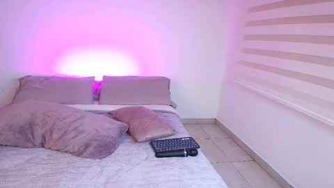 tender_dust online show from January 14, 1:24 am