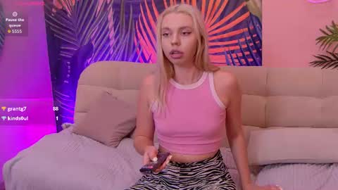 Tessa online show from July 28, 2:13 pm