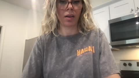 Daphne Summers online show from October 28, 4:30 pm