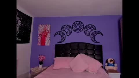 Snapshot of thalassa_root chatting on January 25, 2:04 am lui 3 online show from January 25, 2:04 am