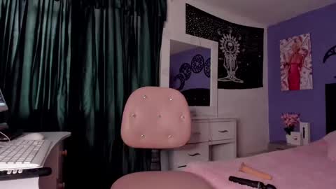 Snapshot of thalassa_root chatting on March 5, 9:15 pm lui 3 online show from March 5, 9:15 pm