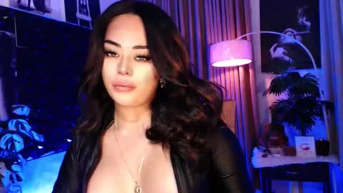 THALIA  online show from November 15, 8:16 am