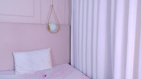 thalianarosse online show from April 10, 6:30 am