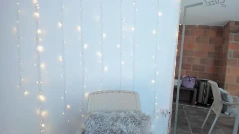 Independent model online show from October 8, 2:19 am