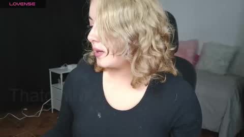 Snapshot of thatgirl2003 chatting on October 16, 9:02 pm   online show from October 16, 9:02 pm