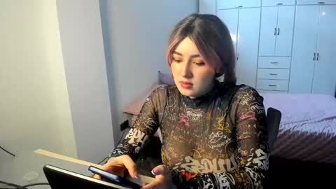 Snapshot of thatgirl2003 chatting on March 3, 2:28 pm   online show from March 3, 2:28 pm