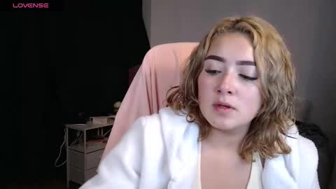 Snapshot of thatgirl2003 chatting on October 13, 8:55 pm   online show from October 13, 8:55 pm