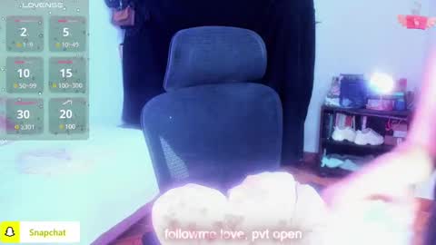 Snapshot of thatgirl2003 chatting on March 11, 6:19 pm   online show from March 11, 6:19 pm
