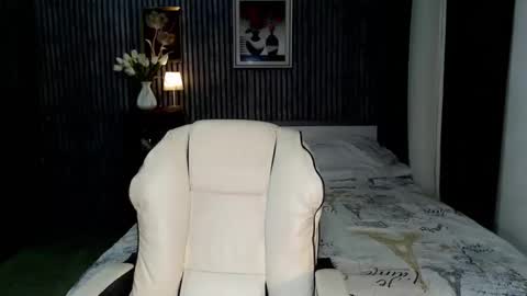 IG Lisa Avery Monroe online show from April 22, 12:34 pm