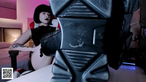 Snapshot of the_inamorata chatting on October 19, 9:19 pm Goddess Misha online show from October 19, 9:19 pm