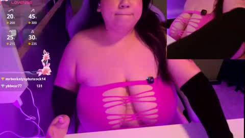 TheBouncingBetty online show from July 13, 5:49 pm