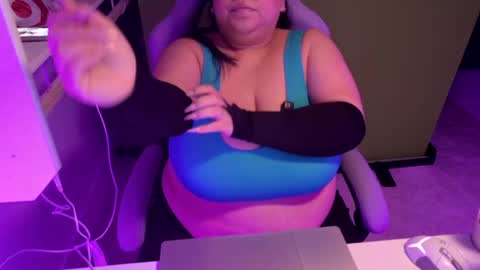 TheBouncingBetty online show from June 9, 3:06 am