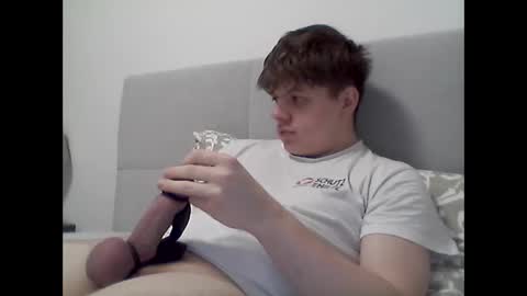 Snapshot of thecuteguy144949 chatting on February 9, 5:54 pm thecuteguy144949 online show from February 9, 5:54 pm