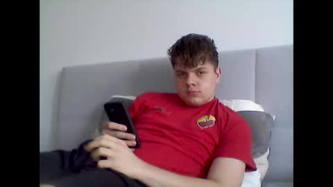 Snapshot of thecuteguy144949 chatting on February 1, 8:50 am thecuteguy144949 online show from February 1, 8:50 am