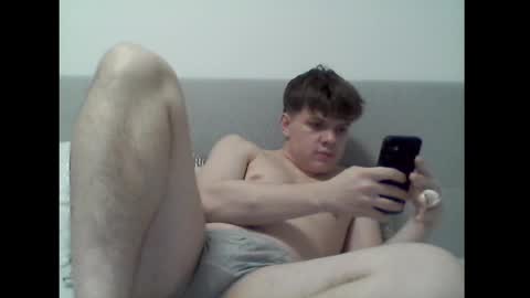 Snapshot of thecuteguy144949 chatting on February 28, 8:28 pm thecuteguy144949 online show from February 28, 8:28 pm