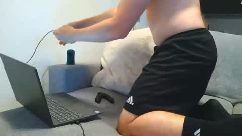 thecuteguy144949 online show from June 12, 6:07 pm