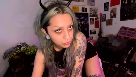 KIng Venus online show from December 16, 5:27 am