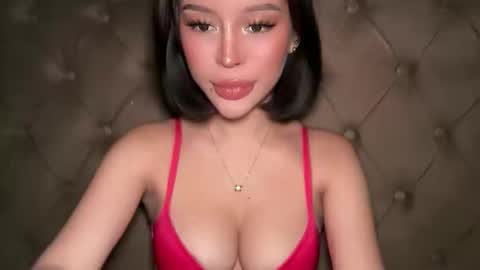 Elle  dont forget to folloW me and thumbs up online show from April 6, 2:31 am