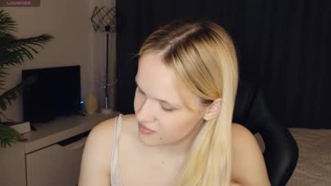 Lily online show from May 25, 5:52 pm
