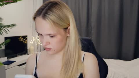 Lily online show from May 22, 8:04 pm