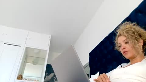 Lily Marie online show from July 17, 9:28 pm