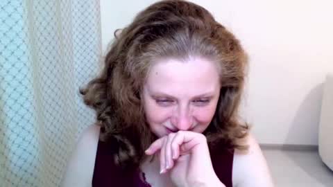 Ella online show from June 4, 6:03 pm