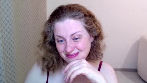 Ella online show from February 16, 6:39 pm