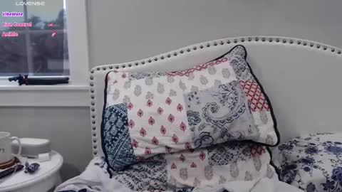 Snapshot of thelipsdown chatting on March 2, 9:11 pm Lacey online show from March 2, 9:11 pm