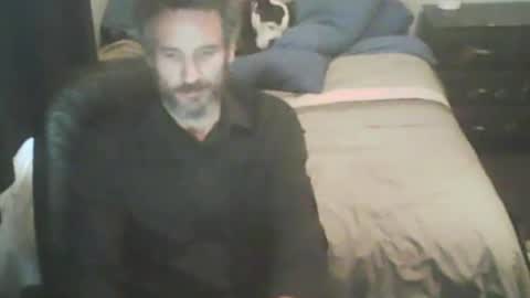 themanwhowearsoneshoe online show from October 25, 6:24 am