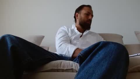 TheMonarchGoat online show from November 18, 10:29 am