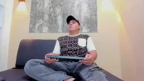 Theo online show from June 12, 10:09 pm