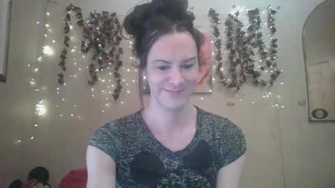 sillymillie0 online show from April 6, 8:10 pm