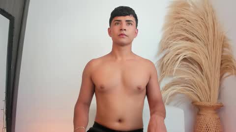 Thiago  online show from December 19, 6:14 pm