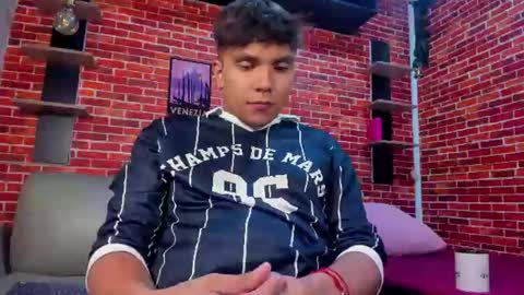 thiago online show from June 13, 9:14 pm