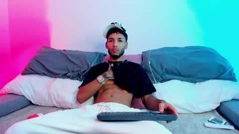 ThiagoFerreti online show from June 18, 4:29 am
