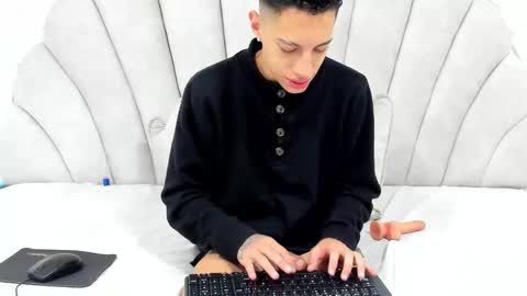 Thiago   online show from March 9, 3:44 am