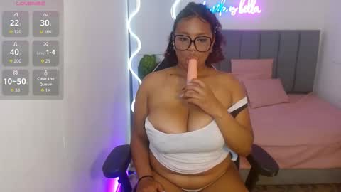 Snapshot of thiana_tay chatting on September 28, 7:28 am thiana online show from September 28, 7:28 am