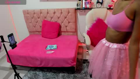Snapshot of thianahorny chatting on October 23, 12:39 pm thianahorny online show from October 23, 12:39 pm