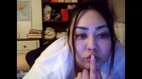 thickassazn93 online show from December 8, 3:29 am