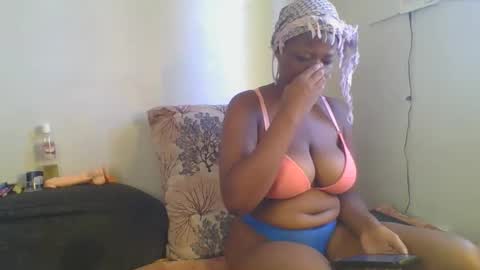 thickie_ online show from November 17, 4:37 am