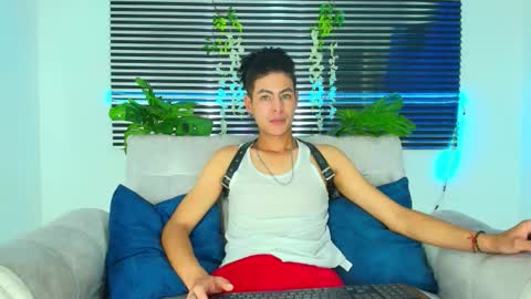 Thiago Saenzz online show from February 3, 3:15 am