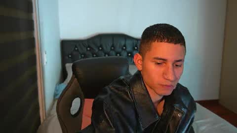 thin_tommy11 online show from September 17, 11:19 pm