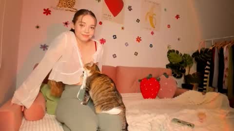 Snapshot of thisisamelia chatting on October 3, 5:10 pm Amelia  shows on mondays fridays and sundays  if anything changes im giving updates on my fansly  online show from October 3, 5:10 pm