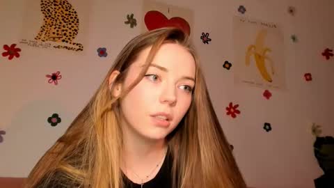 Snapshot of thisisamelia chatting on October 5, 4:36 pm Amelia  shows on mondays fridays and sundays  if anything changes im giving updates on my fansly  online show from October 5, 4:36 pm